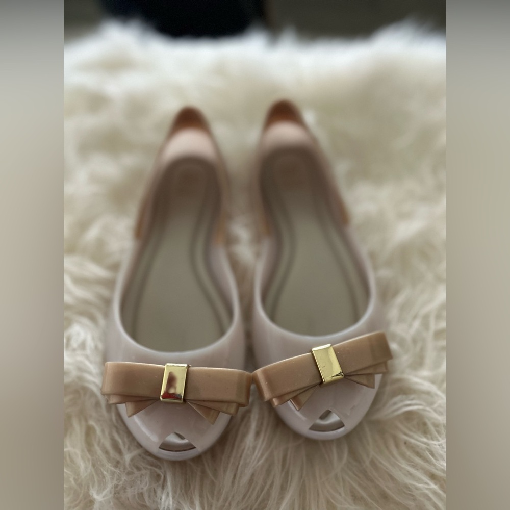 Girls dress shoes from Melissa size 3 tan and gold